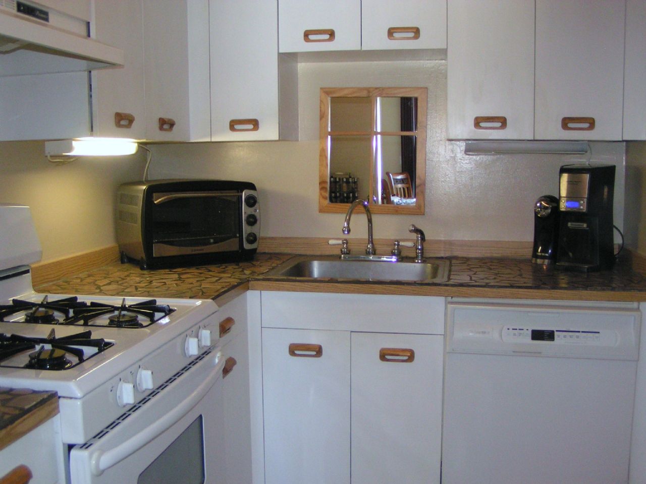 lots of upper and lower cabinetry